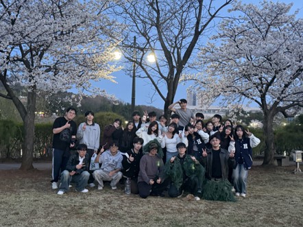 산업경영공학과, 벚꽃 아래에서 함께한 봄맞이 벚꽃 축제 진행